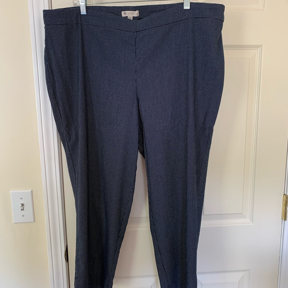 Navy and white dot Elaine Rose capris